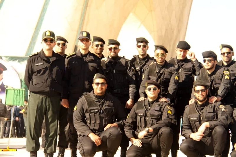 نمایش اقتدار یگان امداد فرماندهی انتظامی تهران بزرگ در میدان آزادی
