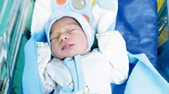 پدر نوزاد مرده از 2 بیمارستان شکایت کرد