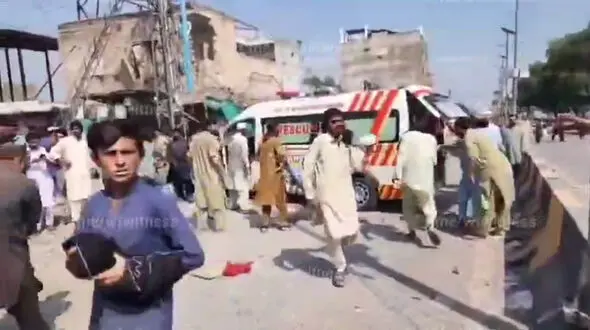 انفجار در مسجدی در پاکستان با حداقل 17 کشته  + فیلم