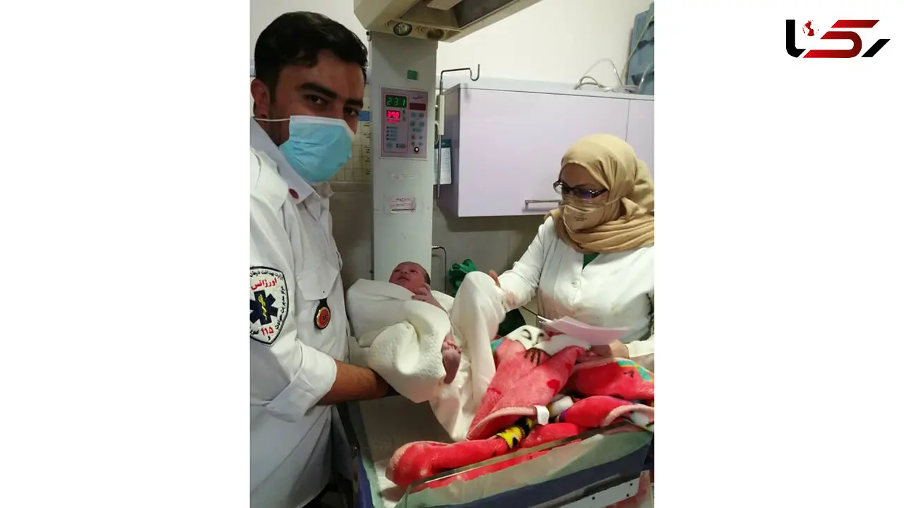 تولد نوزاد عجول در آمبولانس ساوه + عکس