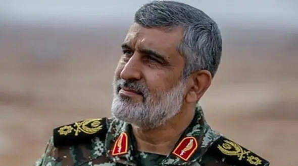 عکس سفر در زمان / دو شهید «سردار حاجی زاده و علی لاریجانی» در شهر موشکی سپاه؛ سال 94