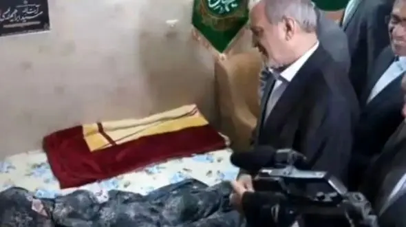 فیلم  توصیه جگرسوز /  مادر شهید رئیسی خطاب به پزشکیان: سوار هلی‌کوپتر نشو !