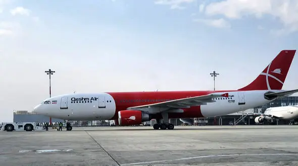 وحشت  مسافران هواپیما در آسمان تهران /  شیشه کابین خلبان پرواز قشم شکست 