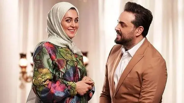 جشن تولد ساده و خودمونی یاسمن، همسر پدرام کریمی در رستوران؛ کیکی 4 لایه با شمع‌های دانه‌ای و با دیزاین نه چندان باسلیقه گل+عکس/ مبارک باشه