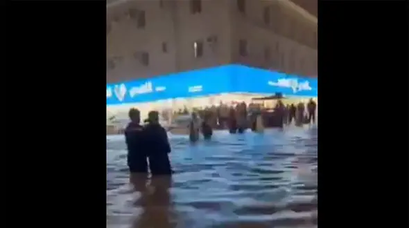 ببینید: اوضاع فوق بحرانی در شهر جده / در عربستان چه خبر است؟
