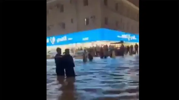 ببینید: اوضاع فوق بحرانی در شهر جده / در عربستان چه خبر است؟
