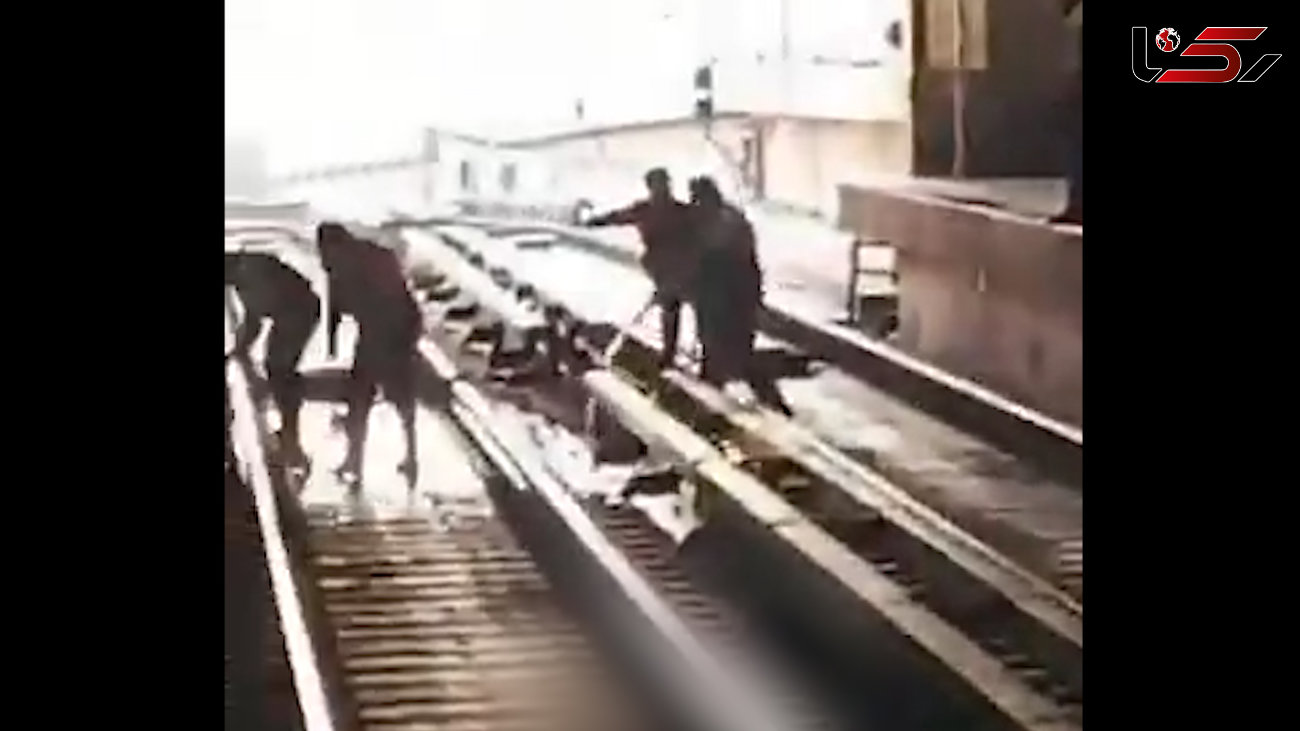 خودکشی همزمان 2 دختر در ایستگاه متروی شهرری / ظهر امروز رخ داد+ فیلم