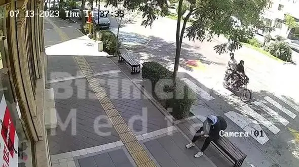 فیلم هیجانی و دیدنی از بازداشت موبایل قاپ حرفه ای در مشهد / 10 ثانیه بعد از سرقت دستگیر شد