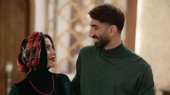 فیلم/ نگاهی به چیدمان شاهانه و باشکوه ویلای استخردار علیرضا بیرانوند دروازه بان تیم ملی با سلیقه اکرم بانو / قصر قارونیه برای خودش/ از تابلو فرش هنری و مبلمان مدرن تا دکوری‌های طلایی رنگ