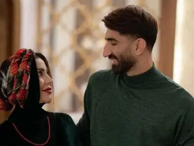 فیلم/ نگاهی به چیدمان شاهانه و باشکوه ویلای استخردار علیرضا بیرانوند دروازه بان تیم ملی با سلیقه اکرم بانو / قصر قارونیه برای خودش/ از تابلو فرش هنری و مبلمان مدرن تا دکوری‌های طلایی رنگ