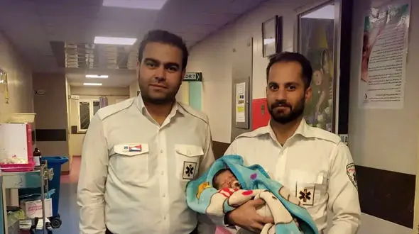 تولد نوزاد بویراحمدی در آغوش کارشناسان اورژانس 115 / عکس