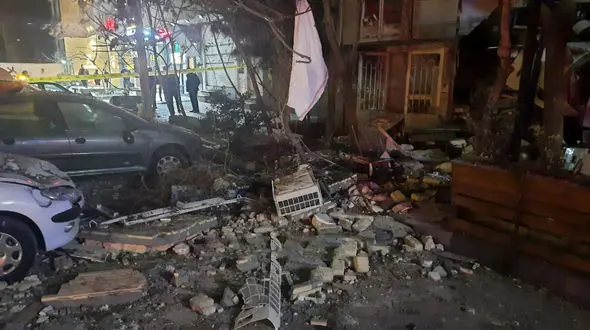 انفجار هولناک یک خانه در بلوار هاشمیه / معجزه برای 6 زن و مرد در زیر آوار