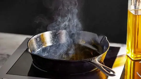 آیا دود روغن آشپزی شما را به سرطان نزدیک می‌ کند؟!