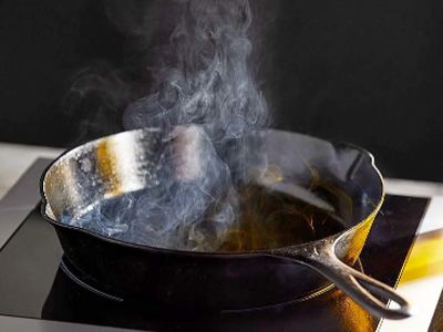 آیا دود روغن آشپزی شما را به سرطان نزدیک می‌ کند؟!