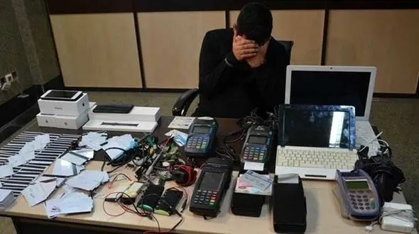 دستگیری خطرناک ترین کلاهبرداری که کارت بانکی 350 نفر کرجی را کپی کرد