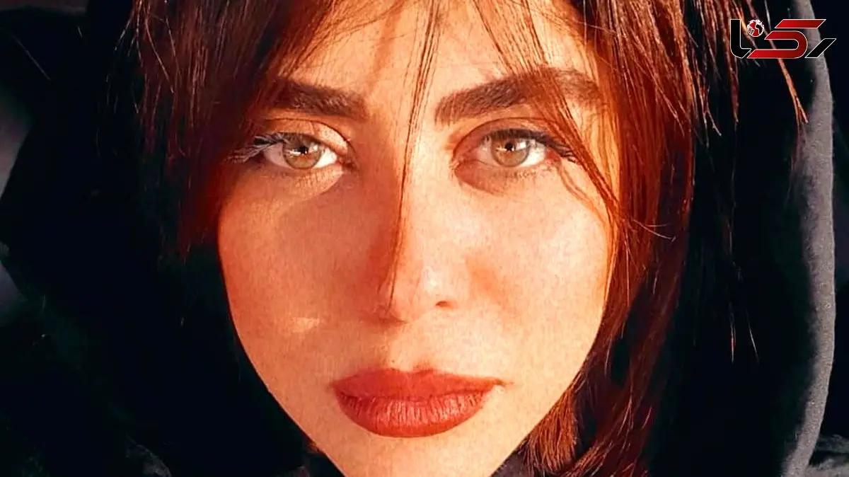 عکس/ عکس دو نفره الهام اخوان با رفیقش و استایل جذابش با روسری مینی