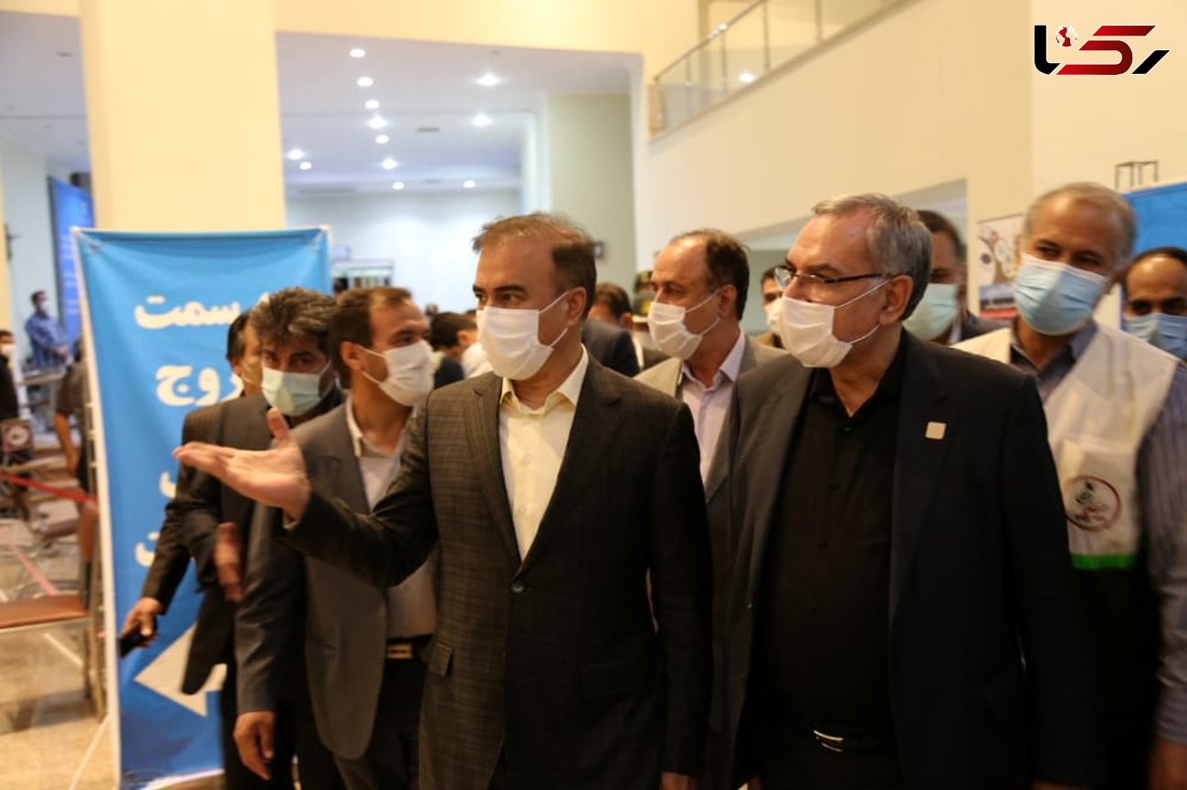 بازدید وزیر بهداشت از مرکز واکسیناسیون تالار قرآن