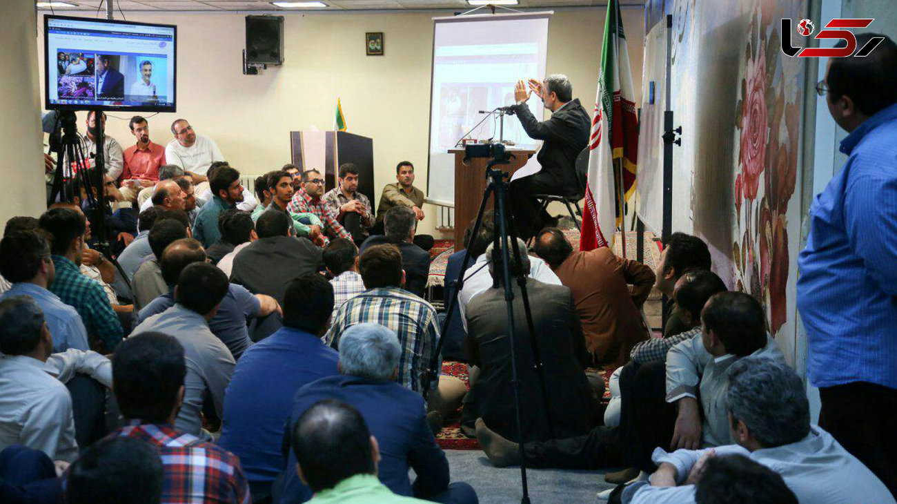 احمدی‌نژاد مراسم روز خبرنگار هم برگزار کرد + عکس