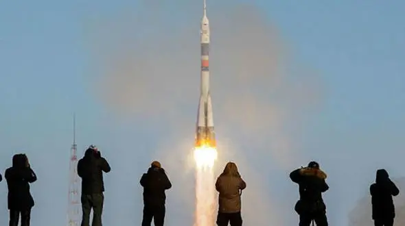 لحظه فضاپیمای سایوز با 3 سرنشین به فضا پرتاب شد + فیلم