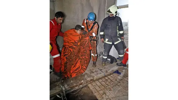 نجات کودک سقوط کرده در چاه توسط آتش نشانان مشهدی