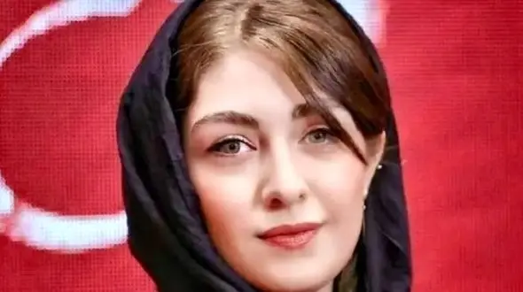 (عکس) استایل خاص و شیک الیکا ناصری بازیگر چشم رنگی سریال مو به مو/ چه لبخند ملیحی داره