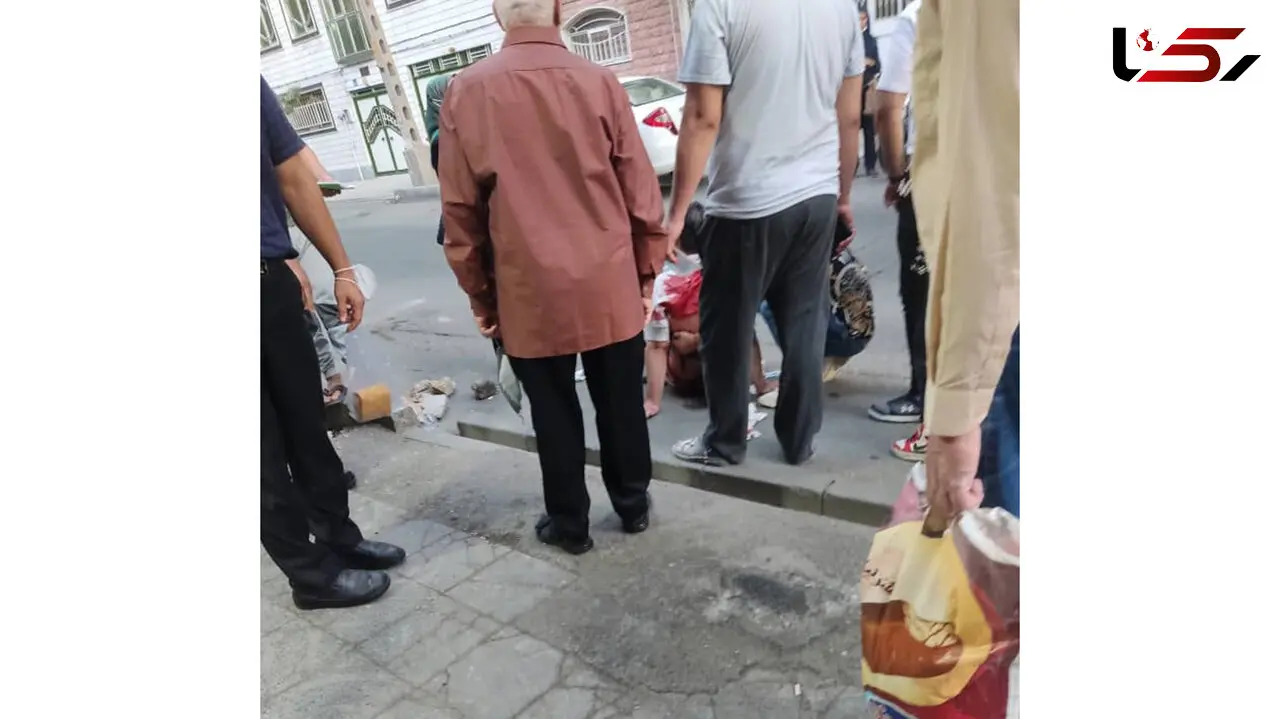 فیلم تلخ از چاقوکشی خونین در نانوایی نازی آباد / شیوه جدید پرداخت پول نان دردسرساز شد + عکس
