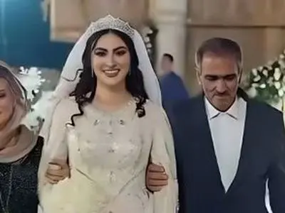 فیلم / استقبال شکوهمند بازیگران در لحظه ورود مریم مومن عروس خانم با اسب به مجلس / پانته آ پناهی ها، مینا وحید ، نیکی نصیریان ، سیروس میمنت و  حسام منظور  و...