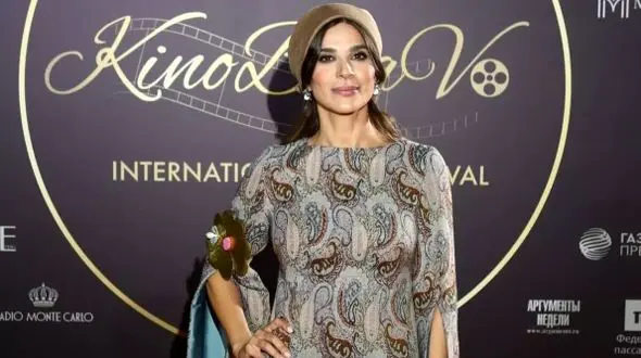 عکس/ سحر دولتشاهی در کنار پدر و مادر باکلاسش که رگ و ریشه سلطنتی دارند!