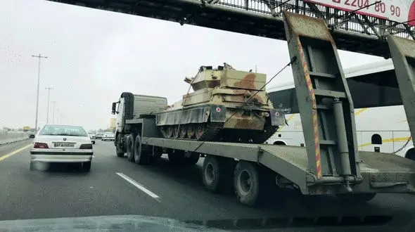 عکس های یک تانک در اتوبان کرج