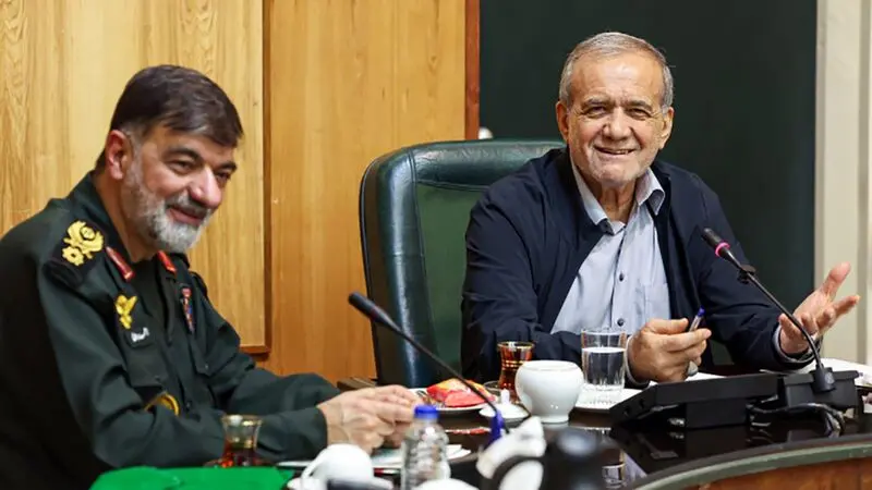 دیدار دکتر مسعود پزشکیان با فرماندهان فراجا و بازدید از ستاد فرماندهی انتظامی در سه شنبه 15 مهر 1404