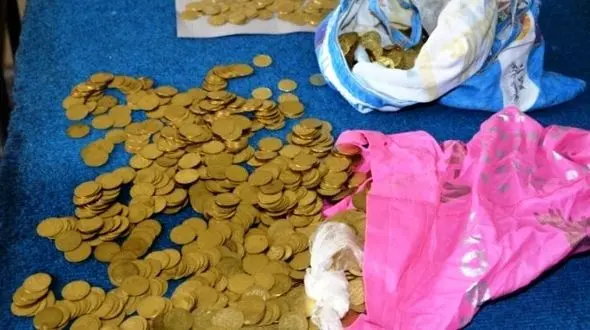 خریدار گنج قلابی به پلیس الیگودرز شکایت کرد!/ سکه های تقلبی را 5میلیارد خریده بود!