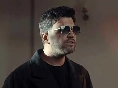 دانلود آهنگ آصف آریا دستم بی نمکه / هنوزم توی جمع اگه از تو یه اسمی بیاد + متن شعر 