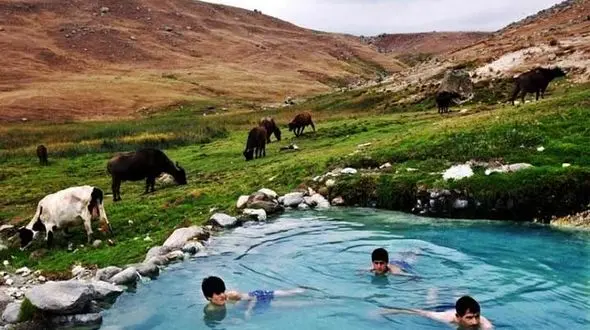 کرونا آبگرم ها و قلیان سراهای سرعین را تعطیل کرد