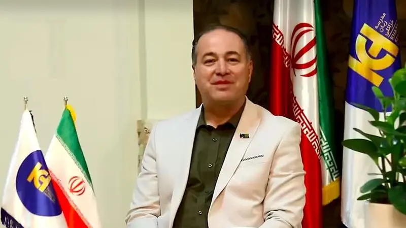 خزائلی موسس آموزشگاه زبان
