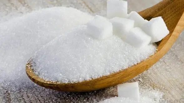 10 کاربرد خانگی و زیبایی شکر؛ از کشتن سوسک تا ماندگاری رژلب