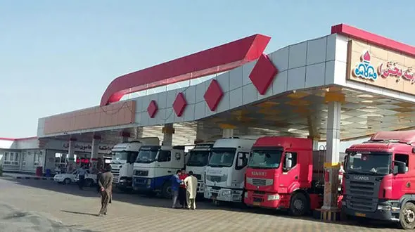 مواد غذایی کامیون ها در حال فاسد شدن است / 100 لیتر گازوئیل کافی نیست ! / تکلیف کامیون داران را روشن کنید