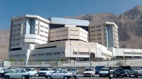 یک کارشناس ارشد بازرگانی، مدیر یک مجتمع درمانی مهم شد/ در علوم پزشکی کرمانشاه چه می گذرد؟ + سند