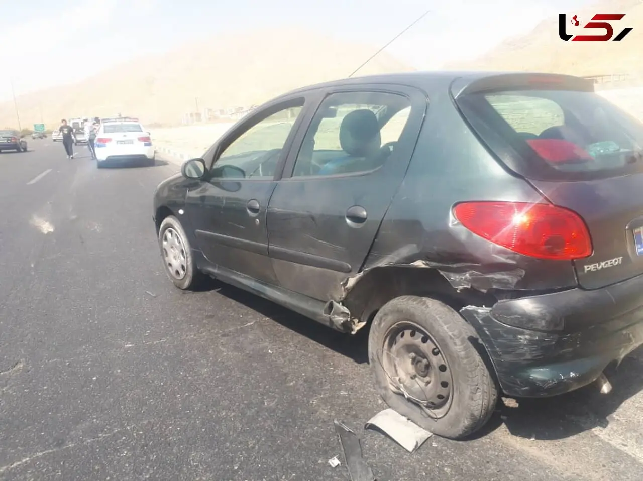 کودک 3 ساله در آغوش مادر به شدت مجروح شد / برخورد ناگهانی 2 پژو در تهران + عکس