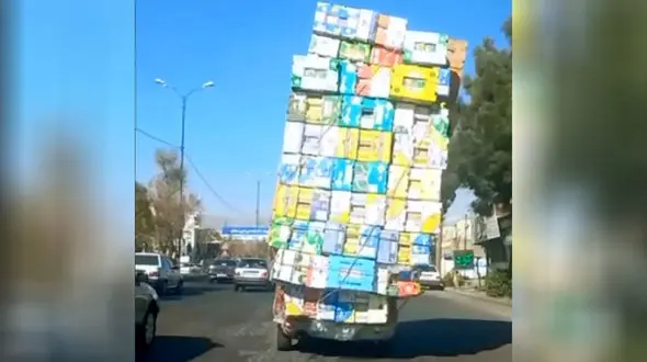 حمل بار نامتعارف با پیکان وانت در کرج +فیلم