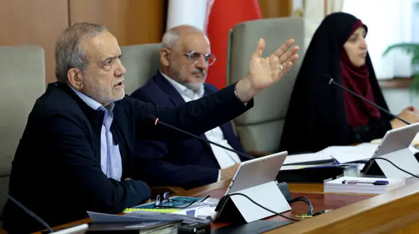 پزشکیان در جلسه هیئت دولت: موازی‌کاری‌ها باید سامان داده و دستگاه‌های متولی آن ادغام شوند