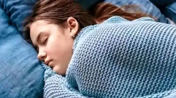 خطر خوابیدن با لباس گرم در زمستان 