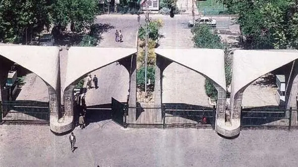 
دانستنی‌هایی جالب و شگفت انگیز درباره فلسفه سردر دانشگاه تهران+ تصاویر
