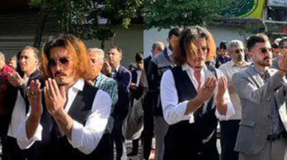 عکس جنجالی از جانی‌دپ در نماز عید فطر / شوکه می شوید !