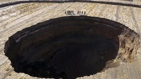 ایران در وضعیت خطر / "فرونشست زمین" در حال متروکه کردن ایران+ فیلم و جزئیات