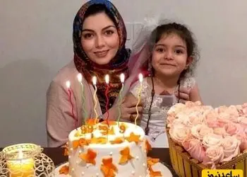 عکس ها / نگاهی به چیدمان شیک خانه آزاده نامداری که در تنهایی خانه آرمید/ میز عزای خانم مجری  مزین به ترمه و شمع سیاه، درخشش نقره جات و عناصر سنتی اسلیمی ...و آخرین سفره هفت سین ....