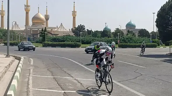 "برگزاری اولین دوره مسابقات قهرمانی دوچرخه سواری کشور در رشته بانوان در حرم مطهر امام خمینی(ره)"