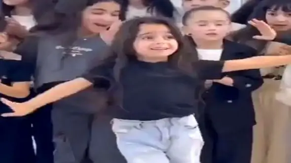 فیلم آواز باشکوه آذری  آذربایجان مارالی ! / دختر آذری  جوری با ناز و عشوه آذری رقصید که همه مبهوت شدند 