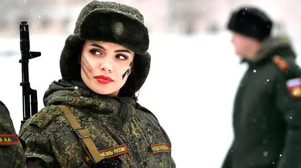 عکس های جذاب ترین زنان ارتشی جهان ! / شجاع ترین چشم آبی و بلوند است !