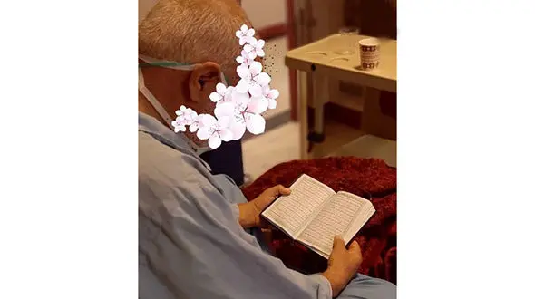 تصویری زیبا از مناجات یک کرونایی روی تخت بیمارستان 