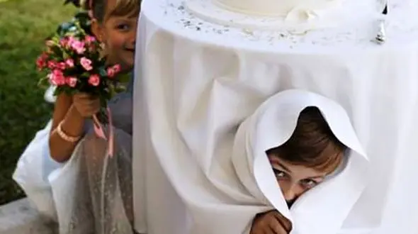 انگیزه عجیب عروس خانم برای بیرون کردن مهمانان در جشن عروسی / روی کارت هر چی میگن رعایت کنید این روزها هیشکی اعصاب نداره